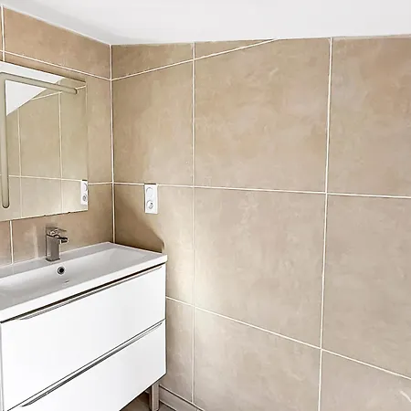 Apartment Chez Lena - T2 Cosy & Equipe - Proche Cite Medievale *